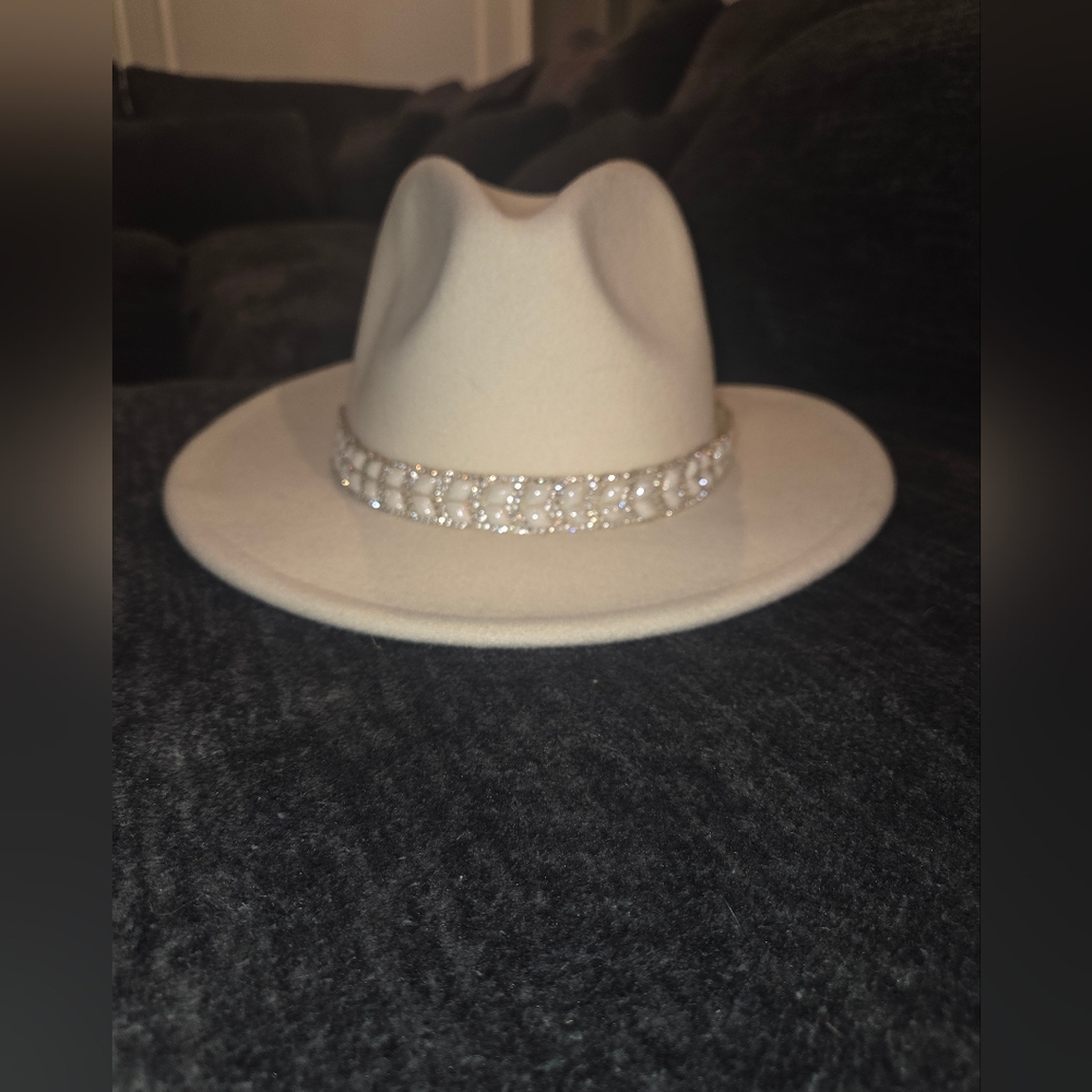 Elegant Cream Fedora with Pearl Detailing